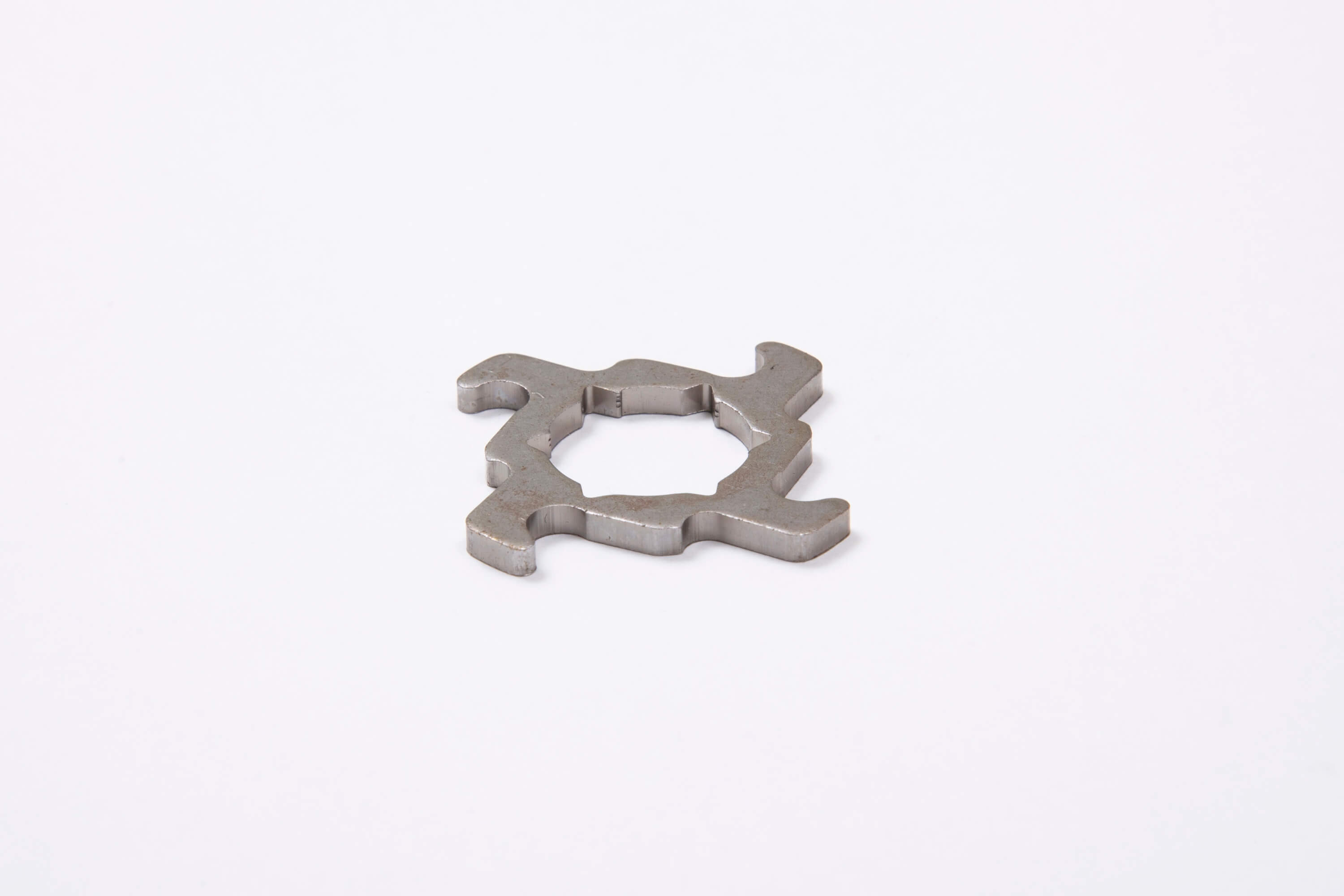 金属プレス加工製品12