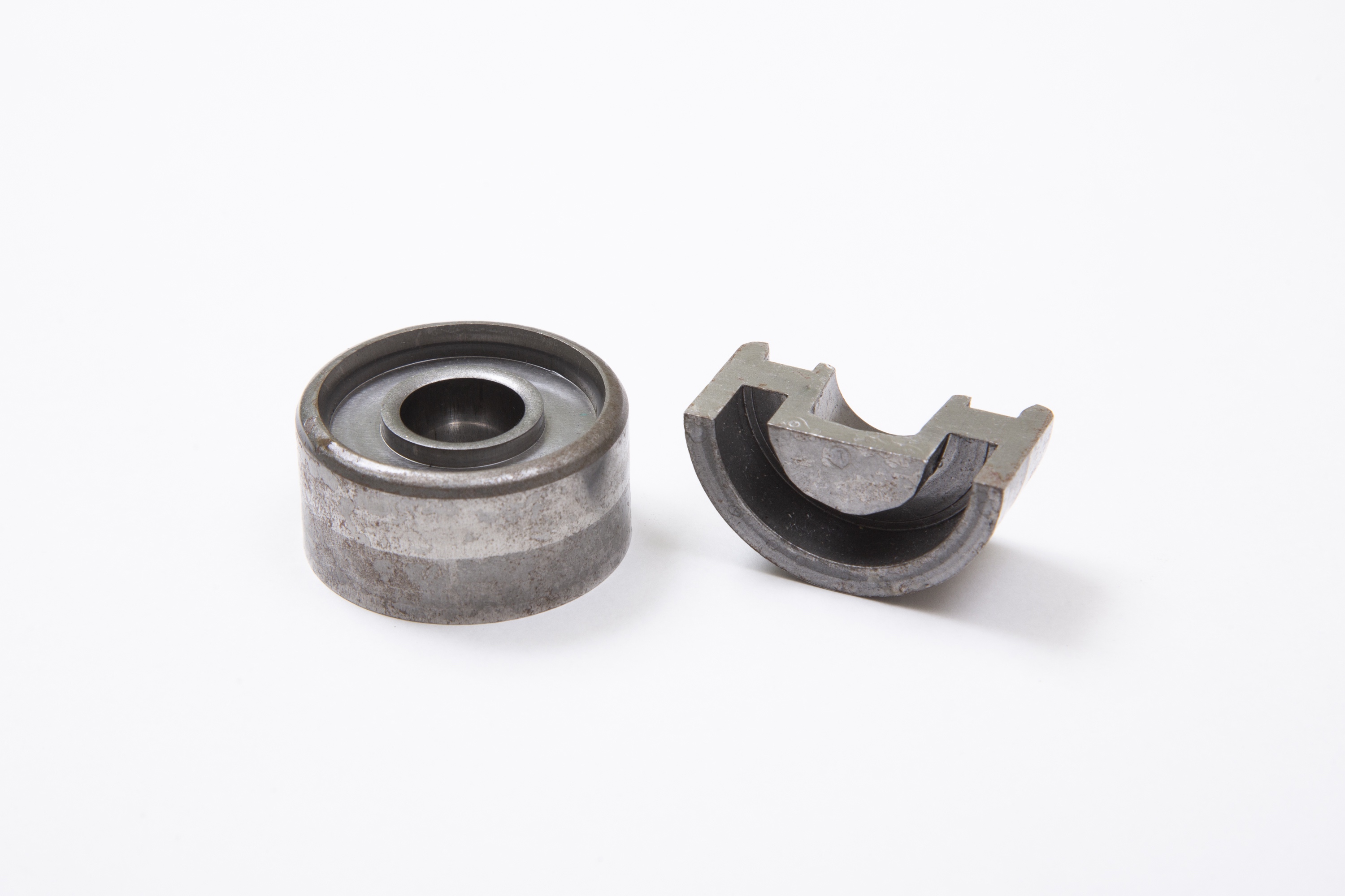 金属プレス加工製品4
