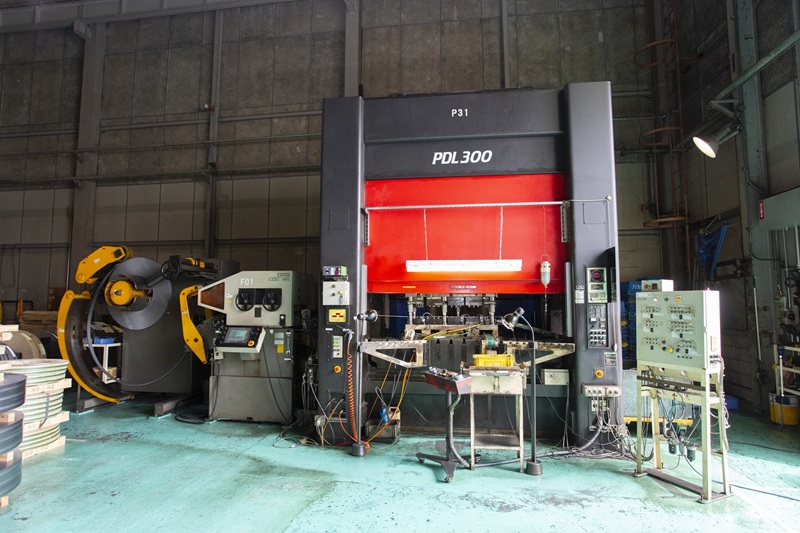 300t ダブルナックルリンクプレス（アマダ）